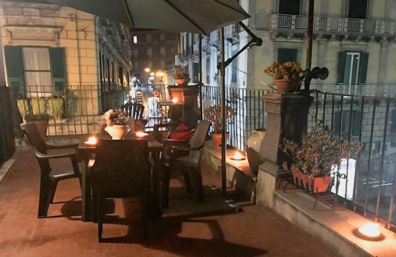 Casa Beatrice, Appartamento Nel Centro Di Napoli Neapel Exterior foto